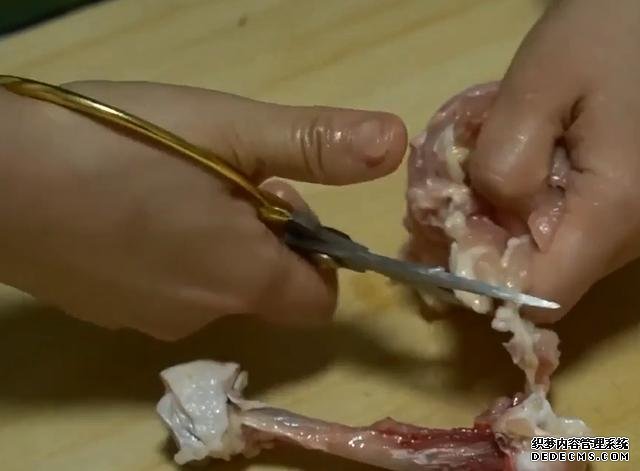 雞腿的新吃法，不蒸不煮不烤，不用一滴油，外香內(nèi)酥太好吃了