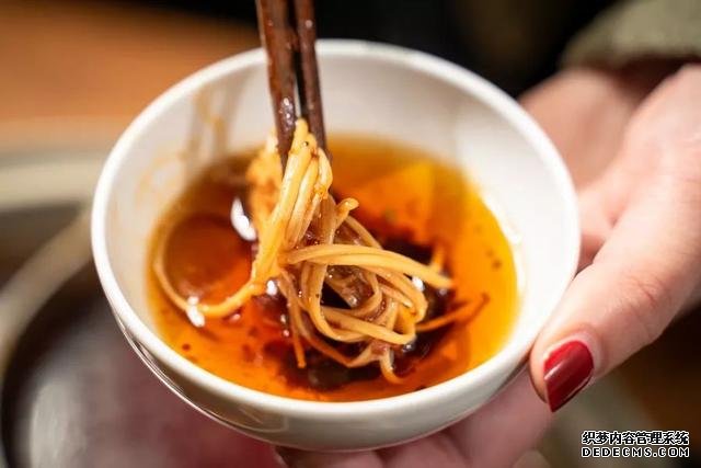 試吃了25款火鍋底料，認(rèn)準(zhǔn)它們買(mǎi)就對(duì)了
