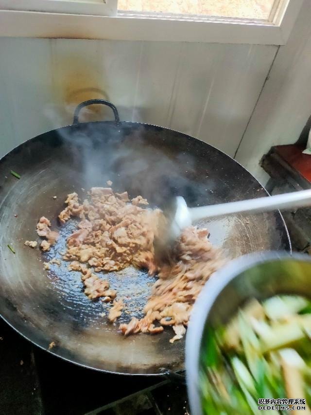 工地農(nóng)民工，必備的下飯菜，安逸