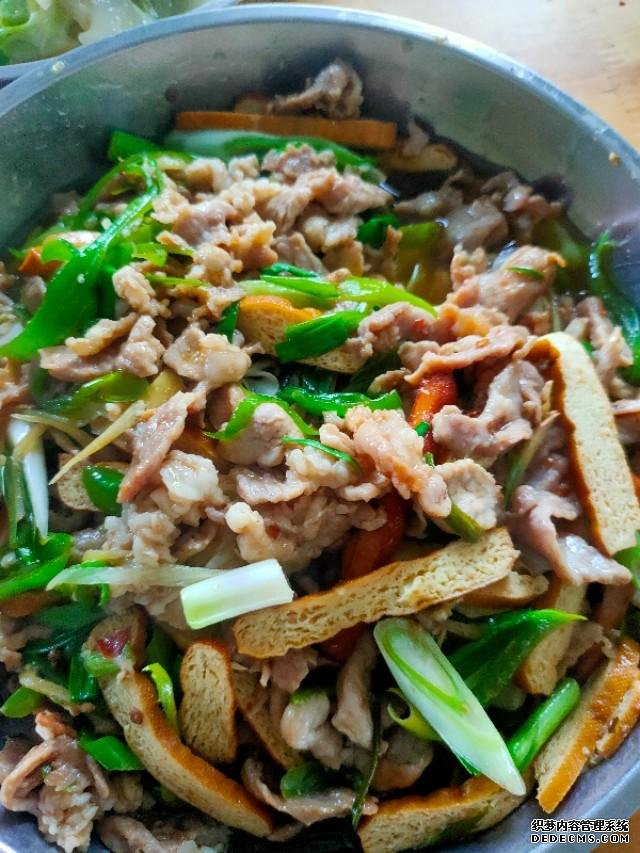 工地農(nóng)民工，必備的下飯菜，安逸