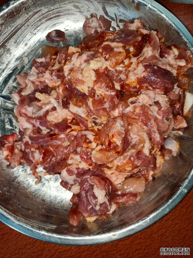工地農(nóng)民工，必備的下飯菜，安逸