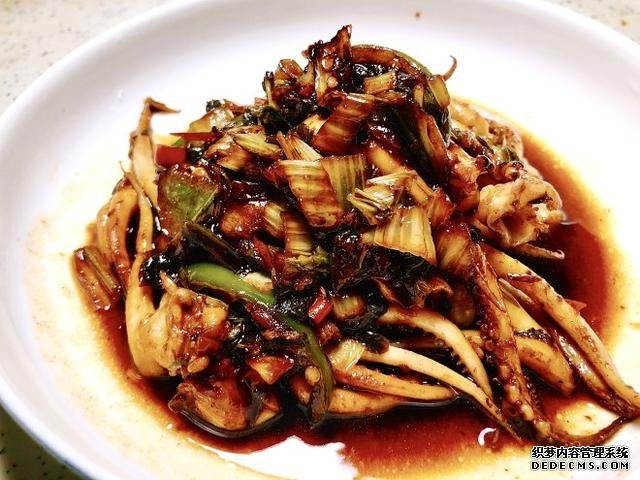 同學(xué)聚會(huì)點(diǎn)了9個(gè)菜，滿滿家鄉(xiāng)記憶，每道都搶手，女生也能吃3碗飯