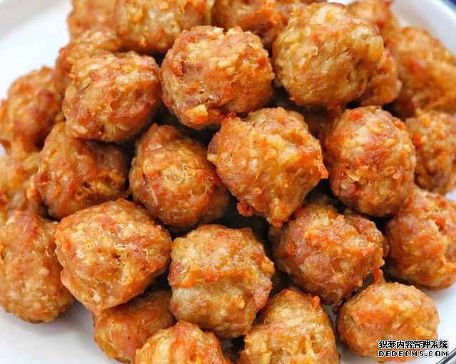 同學(xué)聚會(huì)點(diǎn)了9個(gè)菜，滿滿家鄉(xiāng)記憶，每道都搶手，女生也能吃3碗飯