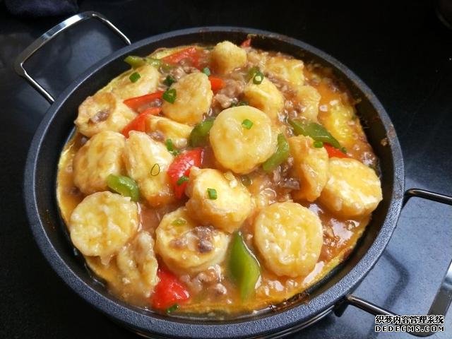 同學(xué)聚會(huì)點(diǎn)了9個(gè)菜，滿滿家鄉(xiāng)記憶，每道都搶手，女生也能吃3碗飯