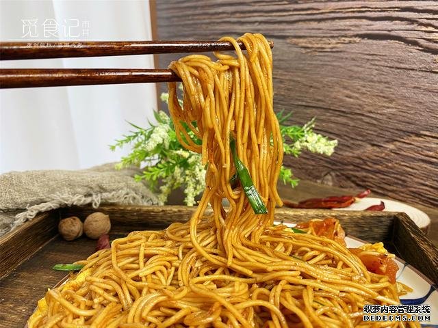 用掛面做炒面，不要煮過就炒，多加2步，不坨不粘鍋，根根分明