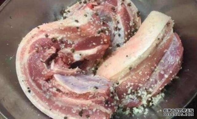腌制臘肉除了放鹽，還要多加“2種調(diào)料”，這樣做出的臘肉更入味