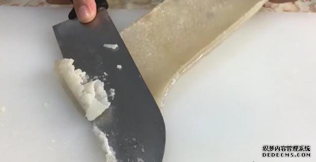 豬皮別再做豬皮凍了，教你新吃法，1瓶啤酒搞定，好吃好看又好做