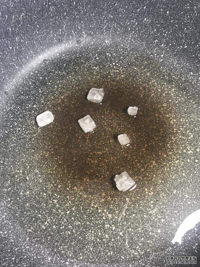 黃豆?fàn)F豬腳這樣做，豬腳不腥還軟綿，香糯又美味，一鍋都不夠吃