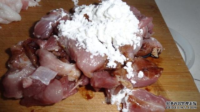 花菜燒肉做法，色香味俱全，能讓你多吃幾碗飯