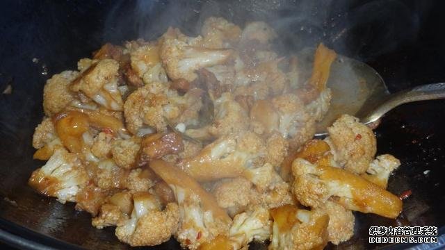 花菜燒肉做法，色香味俱全，能讓你多吃幾碗飯