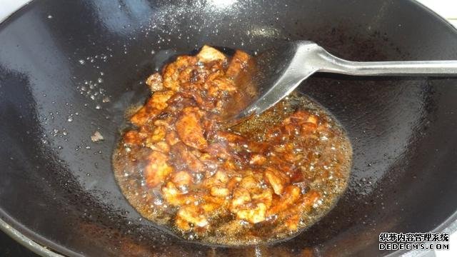 花菜燒肉做法，色香味俱全，能讓你多吃幾碗飯