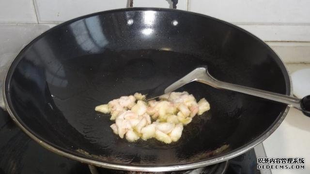 花菜燒肉做法，色香味俱全，能讓你多吃幾碗飯