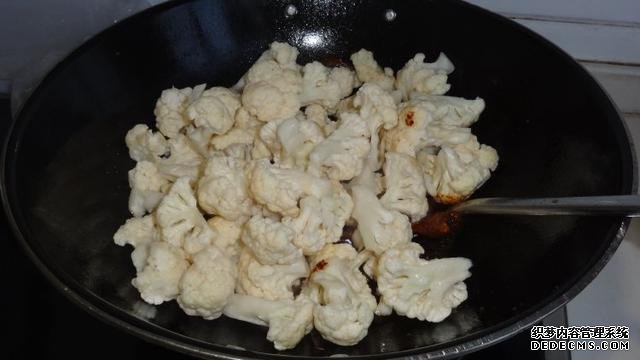 花菜燒肉做法，色香味俱全，能讓你多吃幾碗飯