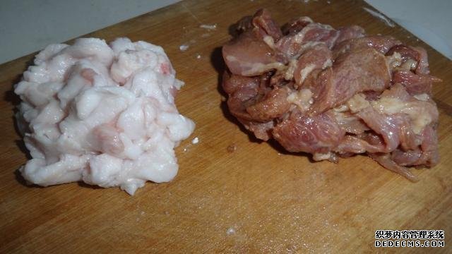 花菜燒肉做法，色香味俱全，能讓你多吃幾碗飯