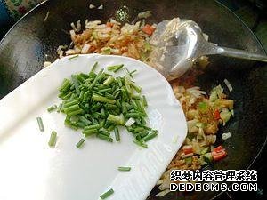 雜蔬肉末炒粉絲最好吃的做法，脆爽Q彈不粘鍋，色香味俱全