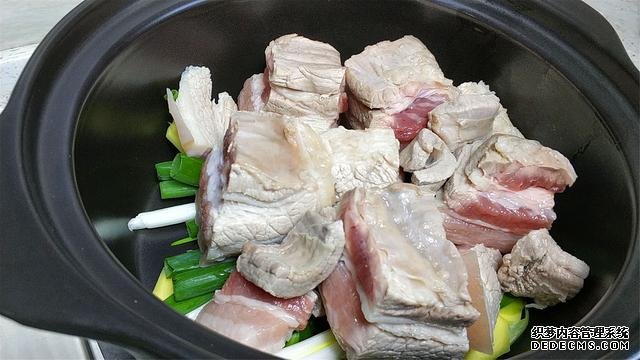 學(xué)會(huì)這樣做梨子燉肉，真是太香了，美味解饞超好吃，上桌就掃光
