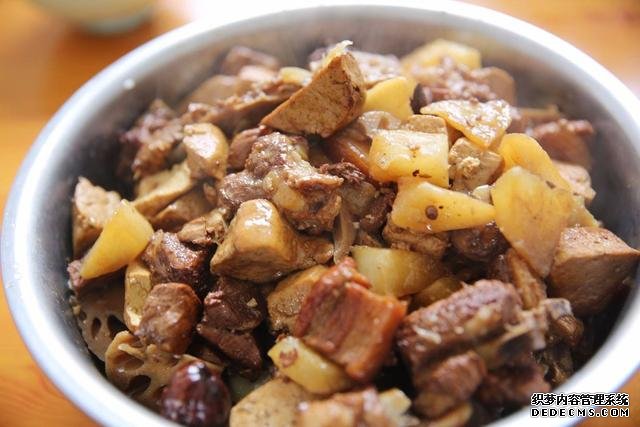 學(xué)會(huì)這樣做梨子燉肉，真是太香了，美味解饞超好吃，上桌就掃光