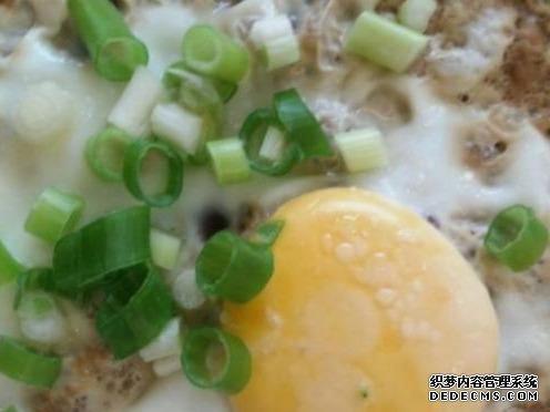 雞蛋肉末炒豆腐、臘味燜飯、辣炒脆骨這幾道家常菜的做法