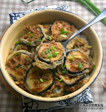 美食推薦：干鍋茄子帶魚，茄餅蒸肉，蔥油雞腿，紅燒冬瓜片