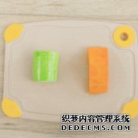 步驟圖:西葫蘆和南瓜切丁。