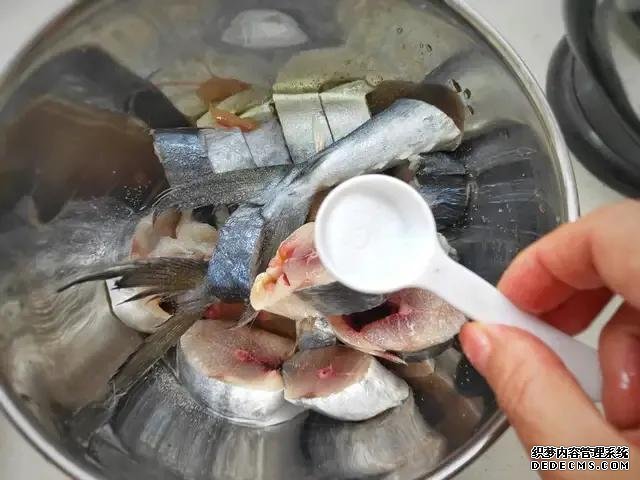 遇上這魚從不手軟，一買就是10斤，肉嫩刺少營養(yǎng)高，每次都吃不夠
