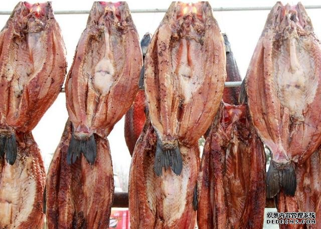 鯽魚我只服這樣做，稍微腌制風(fēng)干，做好一次可以吃上半年