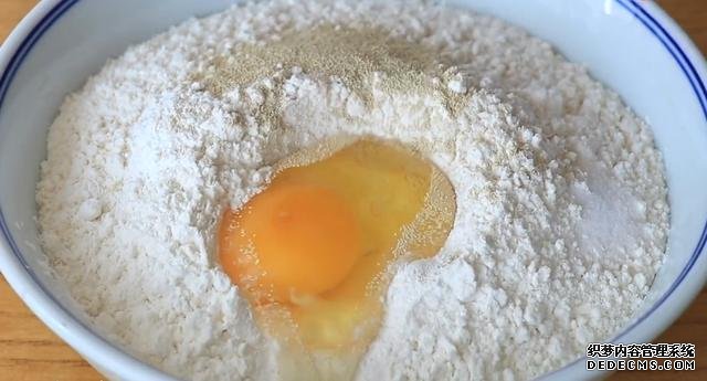 油條不要加泡打粉了，教你健康做法，個(gè)個(gè)空心蓬松，比買(mǎi)的還好吃