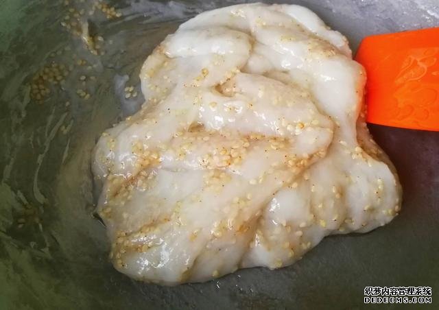 一碗面粉，一把芝麻，老婆餅在家做，不出門也能吃到，酥到掉渣