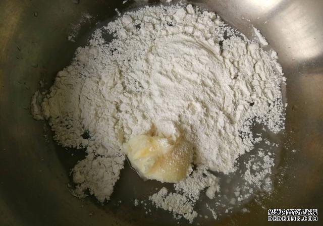 一碗面粉，一把芝麻，老婆餅在家做，不出門也能吃到，酥到掉渣