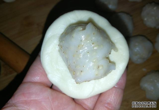 一碗面粉，一把芝麻，老婆餅在家做，不出門也能吃到，酥到掉渣