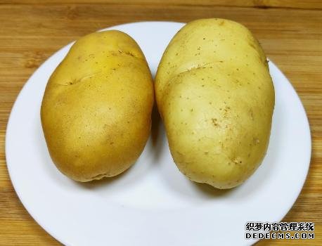 家庭炸薯片，成本不到2塊錢，金黃酥脆好吃還衛(wèi)生，學會不用買了