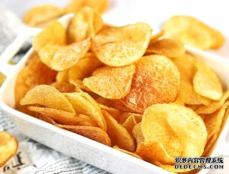 家庭炸薯片，成本不到2塊錢，金黃酥脆好吃還衛(wèi)生，學會不用買了