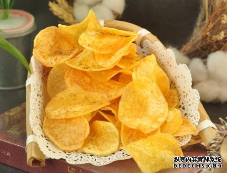 家庭炸薯片，成本不到2塊錢，金黃酥脆好吃還衛(wèi)生，學會不用買了