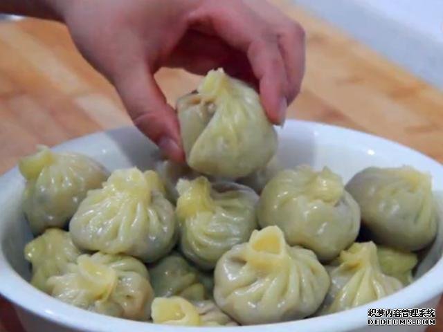 教你做個懶人小籠包，面都不用揉，個個皮薄餡大，一口咬下去爆汁