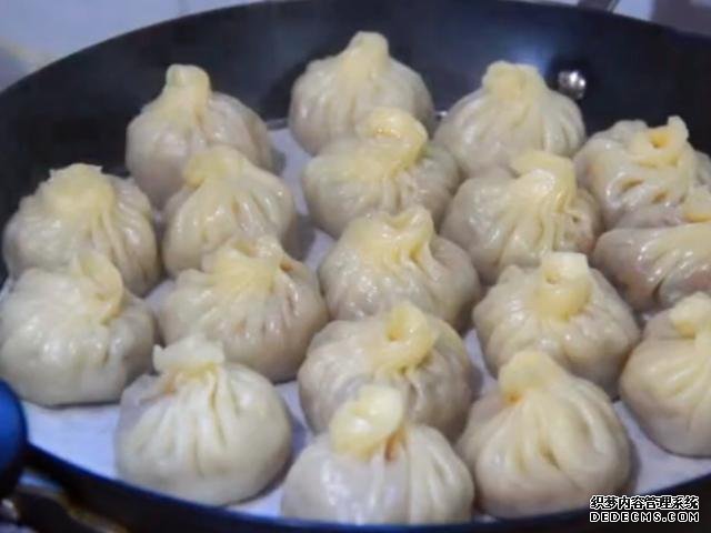 教你做個懶人小籠包，面都不用揉，個個皮薄餡大，一口咬下去爆汁
