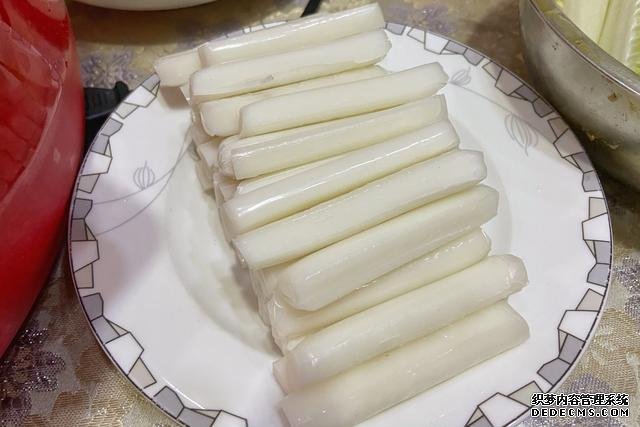 假期快結(jié)束，家里食材剩太少，湊齊食材，也要做頓簡單“大餐”