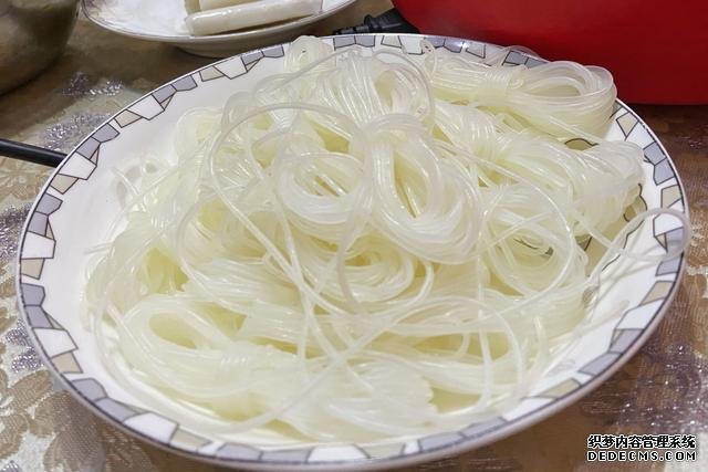 假期快結(jié)束，家里食材剩太少，湊齊食材，也要做頓簡單“大餐”