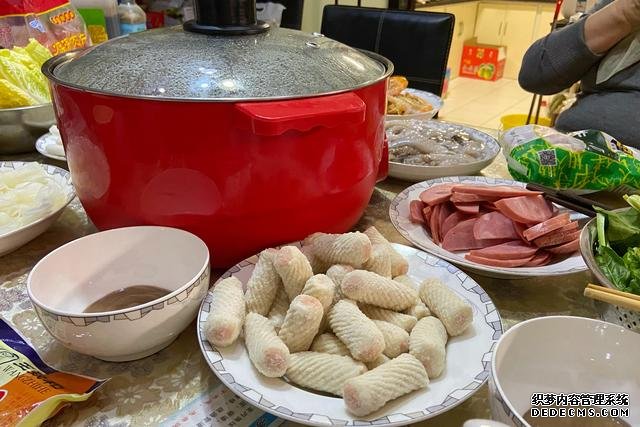 假期快結(jié)束，家里食材剩太少，湊齊食材，也要做頓簡單“大餐”
