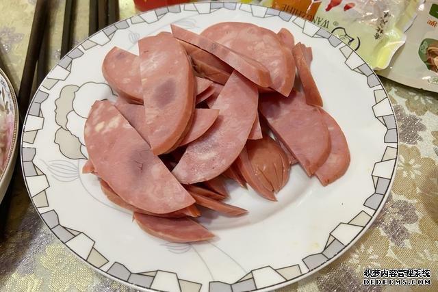 假期快結(jié)束，家里食材剩太少，湊齊食材，也要做頓簡單“大餐”