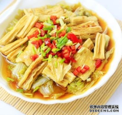 美食推薦：娃娃菜腐竹、咸蛋黃茶樹菇、薄荷羊肉、五香雞爪的做法
