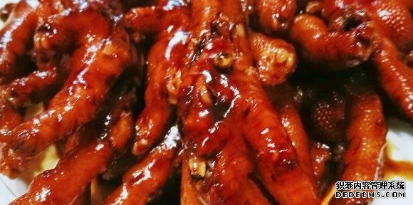美食推薦：娃娃菜腐竹、咸蛋黃茶樹菇、薄荷羊肉、五香雞爪的做法