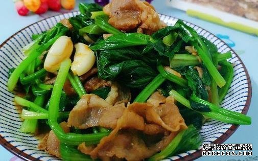 美食推薦：蒜香瓜藤、醬油炒木耳、菠菜炒肥牛、腐竹排骨湯的做法