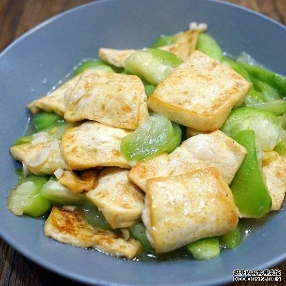 美食推薦：豆皮開(kāi)花卷，豆腐燜茄子，絲瓜炒豆腐，海鮮菇蒸腐竹