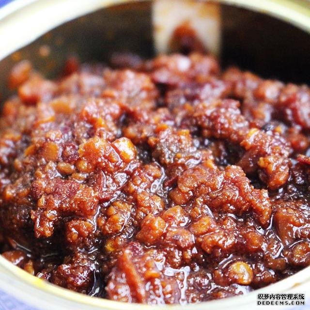 大連大嬸開(kāi)醬燜小海鮮店，一開(kāi)門就有人來(lái)排隊(duì)，食客：奔著醬料來(lái)