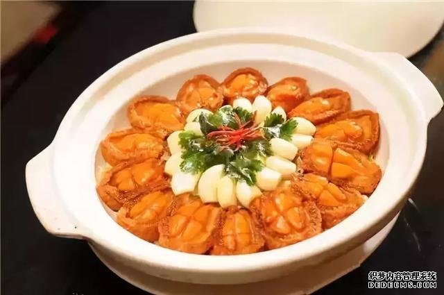 舌尖上的誘惑：生焗鮮鮑仔、椒鹽小土豆、臘香鍋巴，值得推薦