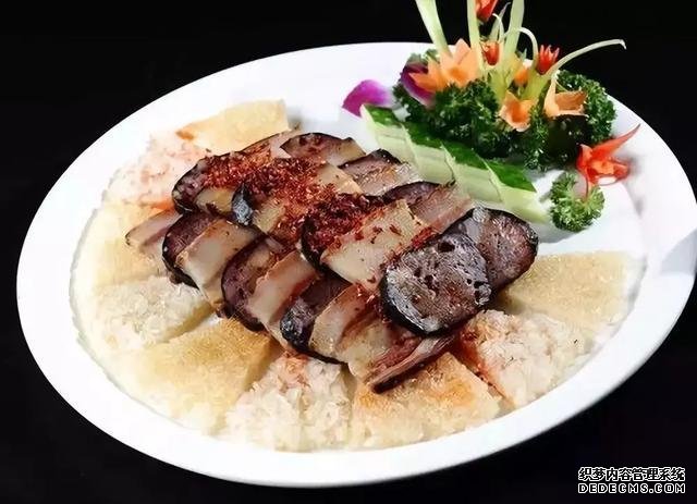 舌尖上的誘惑：生焗鮮鮑仔、椒鹽小土豆、臘香鍋巴，值得推薦