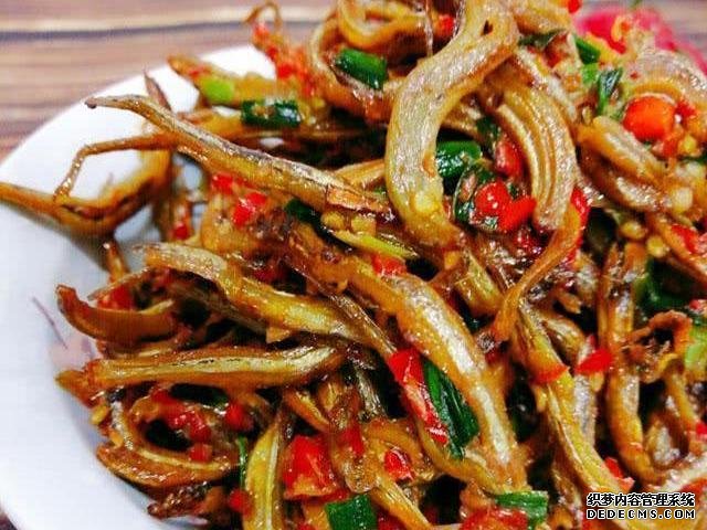 香菜爆豬肝，剁椒梅鱭魚干，蕃茄魚片這幾道家常菜的做法