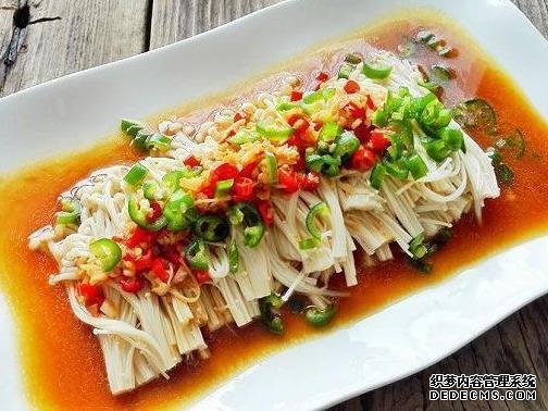 香菜爆豬肝，剁椒梅鱭魚干，蕃茄魚片這幾道家常菜的做法