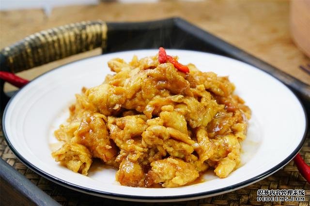 炒雞蛋，多加幾味料變螃蟹味，家人吃上癮的“賽螃蟹”，超下飯