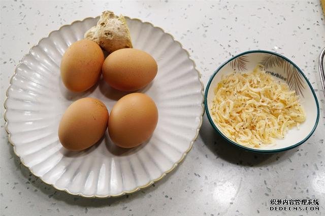 炒雞蛋，多加幾味料變螃蟹味，家人吃上癮的“賽螃蟹”，超下飯